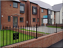 SO9096 : New housing in Penn, Wolverhampton by Roger  D Kidd