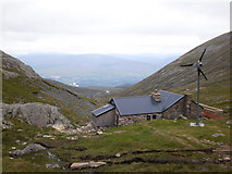 NN1672 : Looking back down on the CIC mountaineering hut in Coire Leis by Peter S