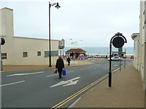 SZ6084 : Approaching the beach from the Esplanade Roundabout by Basher Eyre