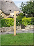 SP1439 : Fingerpost at the foot of Hoo Lane, Chipping Campden by David Purchase