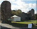 SO2913 : Abergavenny Castle gatehouse by Jaggery