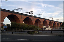 SJ8890 : Stockport Viaduct by Steven Haslington