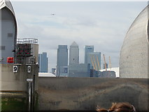 TQ4179 : View of Canary Wharf from the Thames Path by Robert Lamb