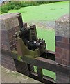 Sluice gate mechanism