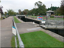 TQ0765 : Shepperton Lock by Eirian Evans