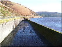 NT0022 : Dry spillway at Camps Reservoir by Gordon Brown