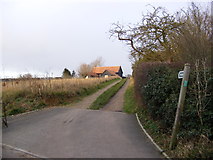 TM2972 : Footpath to Baynards Green & entrance to Sunnyside Farm by Geographer