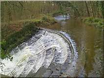 SJ3049 : Weir/waterfall by Caeau Bridge on the River Clywedog by Linnet