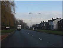 SJ6187 : Knutsford Road alongside the River Mersey by Peter Whatley