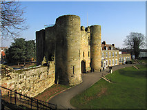 TQ5846 : Tonbridge Castle Gatehouse by Dave Croker