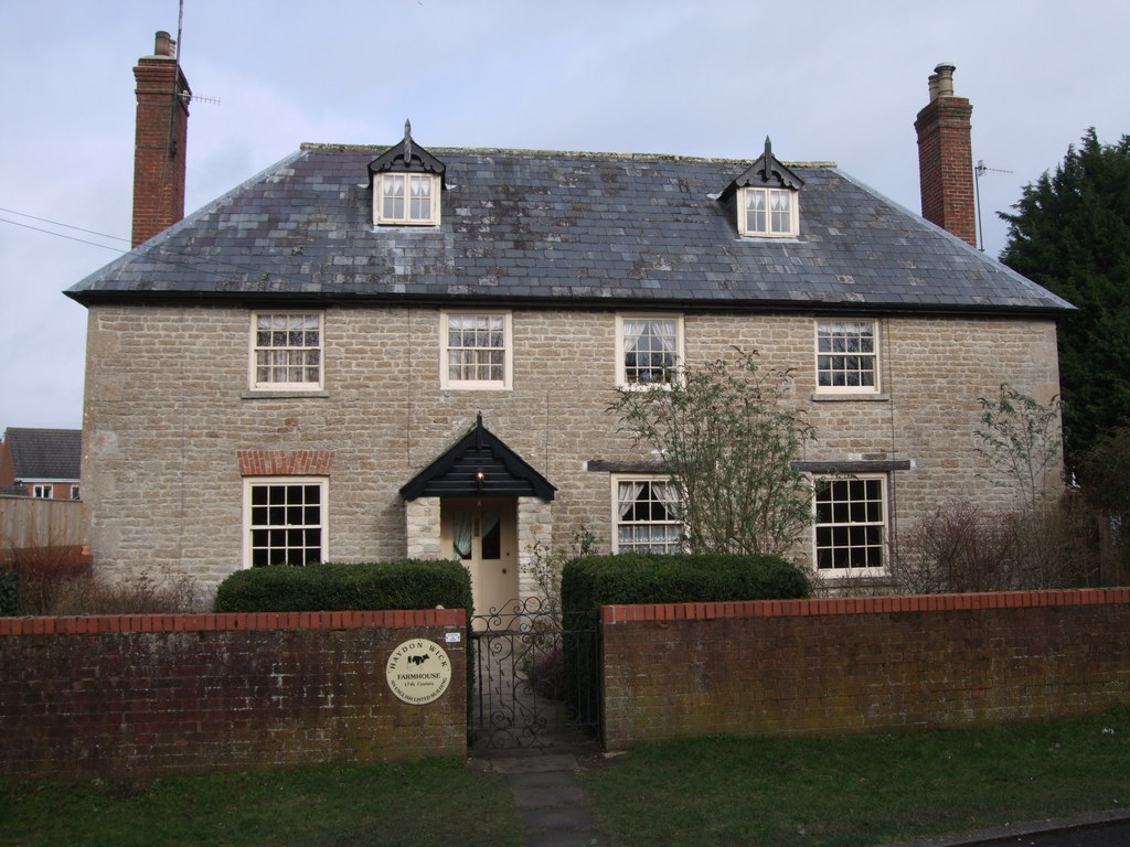 Haydon Wick Farmhouse, Pond Street,... © Vieve Forward Geograph