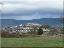 SJ0465 : Denbigh Castle and the Clwydian Hills by Jeremy Bolwell