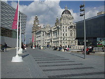 SJ3389 : The old and the new in Liverpool by Richard Hoare