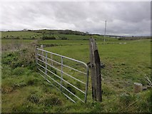 W4538 : A gate onto farmland by Neville Goodman