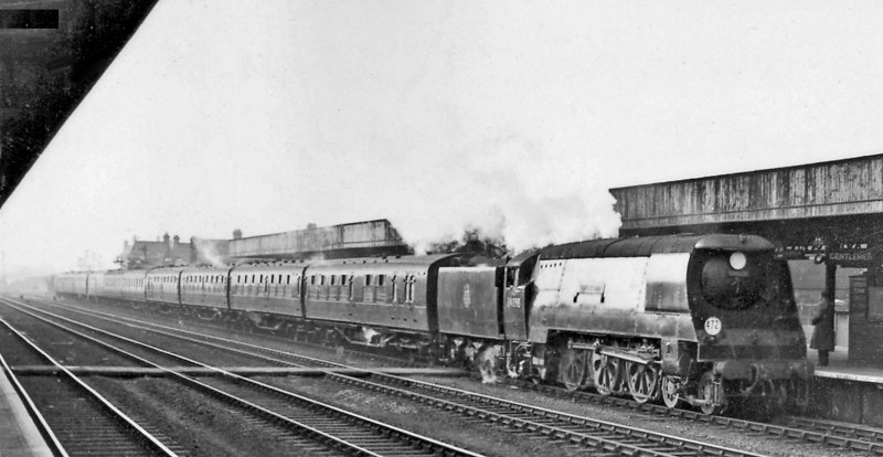 Tonbridge station, with Charing Cross -... © Ben Brooksbank :: Geograph ...