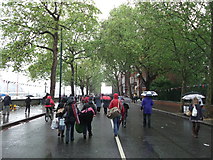 TQ2777 : Going home in the rain, Chelsea Embankment by David Anstiss