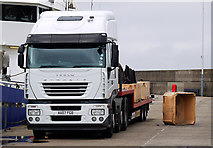 J5082 : Articulated lorry, Bangor by Rossographer