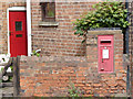 Collingham South End postbox (ref. NG23 33) 