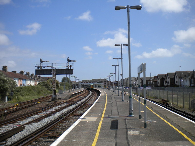 Littlehampton station platforms © Richard Vince :: Geograph Britain and ...