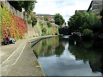 TQ2682 : Regent's Canal by Thomas Nugent