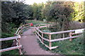 Path in to Linslade Wood