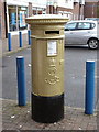 Wallington: postbox № SM6 45, Mollison Square