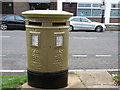 TQ2463 : Cheam: postbox № SM3 215, Ewell Road by Chris Downer