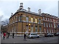 Office building with remarkable roofline