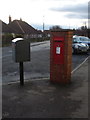 Allerton Bywater: postbox № WF10 61, Highfield Drive