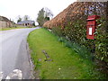 Roke Farm, postbox