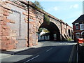 SO7975 : Railway bridge over a bend in Kidderminster Road, Bewdley by Jaggery