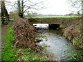 SU0097 : Road to Ewen crosses the River Thames by Jaggery