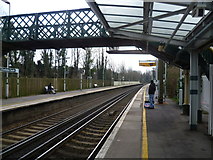 TQ2959 : Footbridge at Coulsdon South station by Marathon