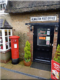 TL1395 : Alwalton Post Office postbox PE7 220 by Alan Murray-Rust