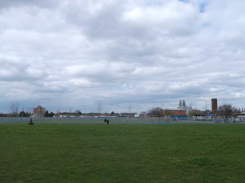 Thames View School Playing fields © David Anstiss :: Geograph Britain ...