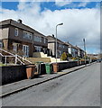 Houses at the SE end of Heol-y-waun, Pontlottyn