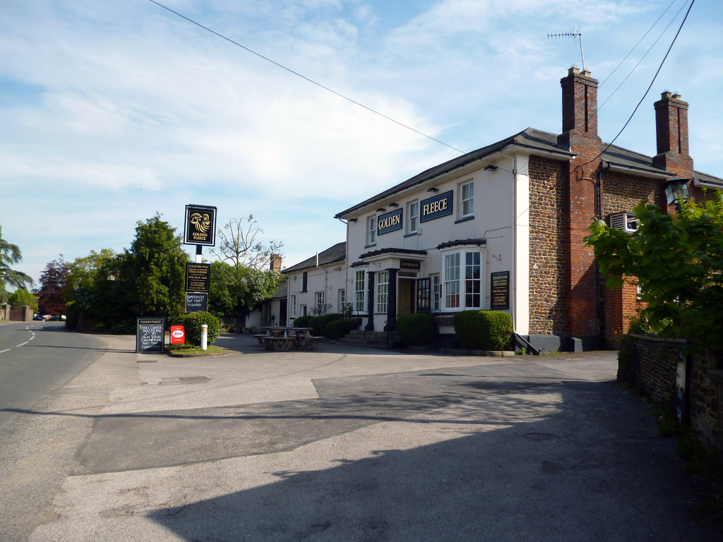 Elstead: The 'Golden Fleece' © Dr Neil Clifton :: Geograph Britain and ...