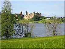 NT0077 : Linlithgow Palace by Richard Webb