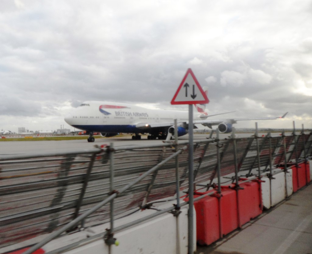 Airport Runway - London Heathrow © Anthony Parkes :: Geograph Britain ...