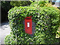 Post box CW8 95/Cuddington Hall Farm, Cuddington Lane