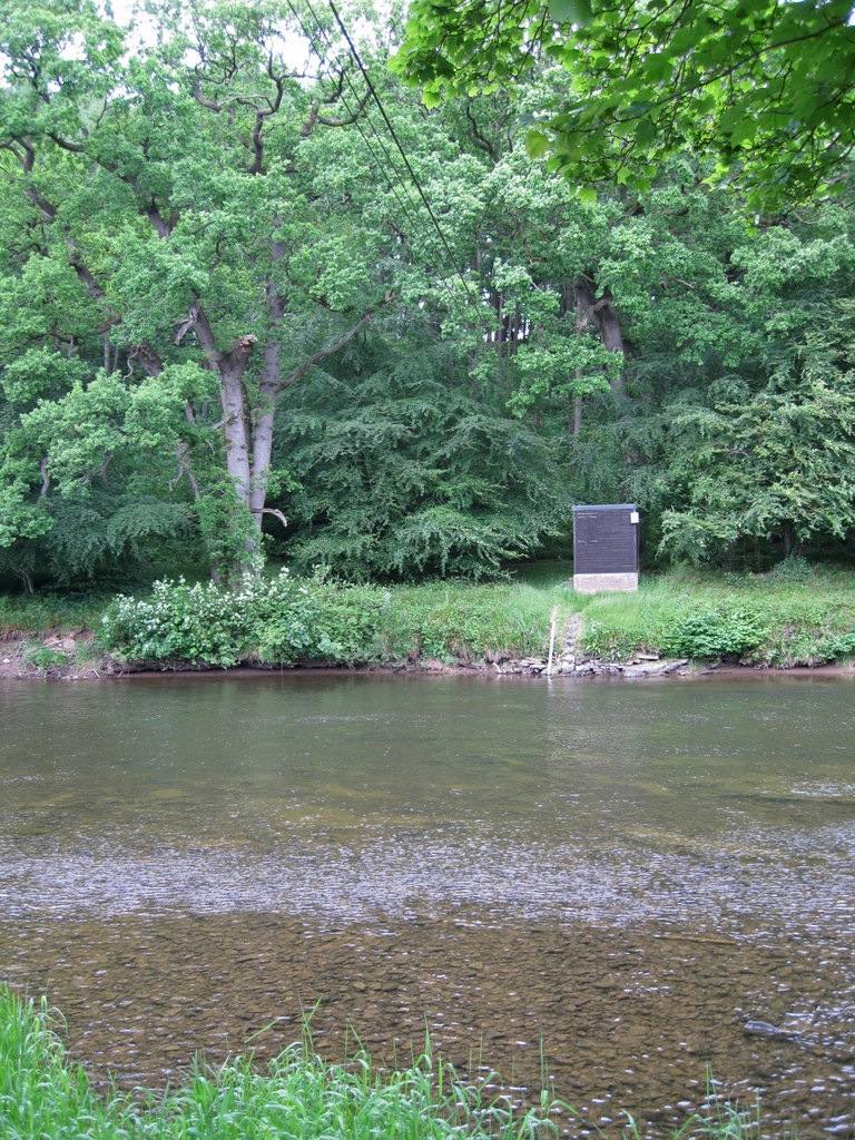 river-gauging-station-richard-dorrell-geograph-britain-and-ireland