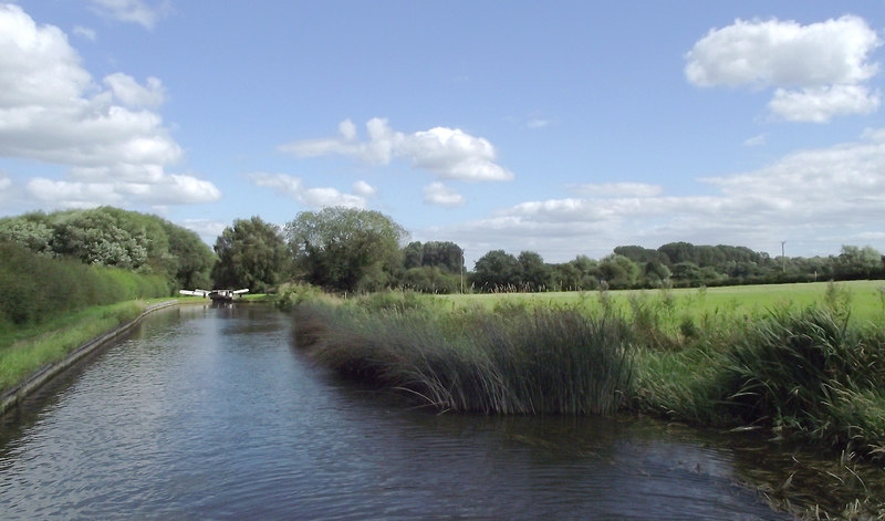 Canal and farm land north-east of... © Roger Kidd :: Geograph Britain ...