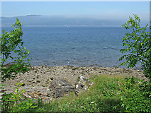 NS2071 : Rocky shore at Inverkip by Thomas Nugent