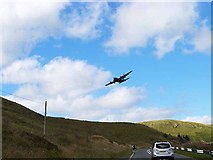 NT0612 : Low-flying Hercules over the Devil's Beeftub by Oliver Dixon
