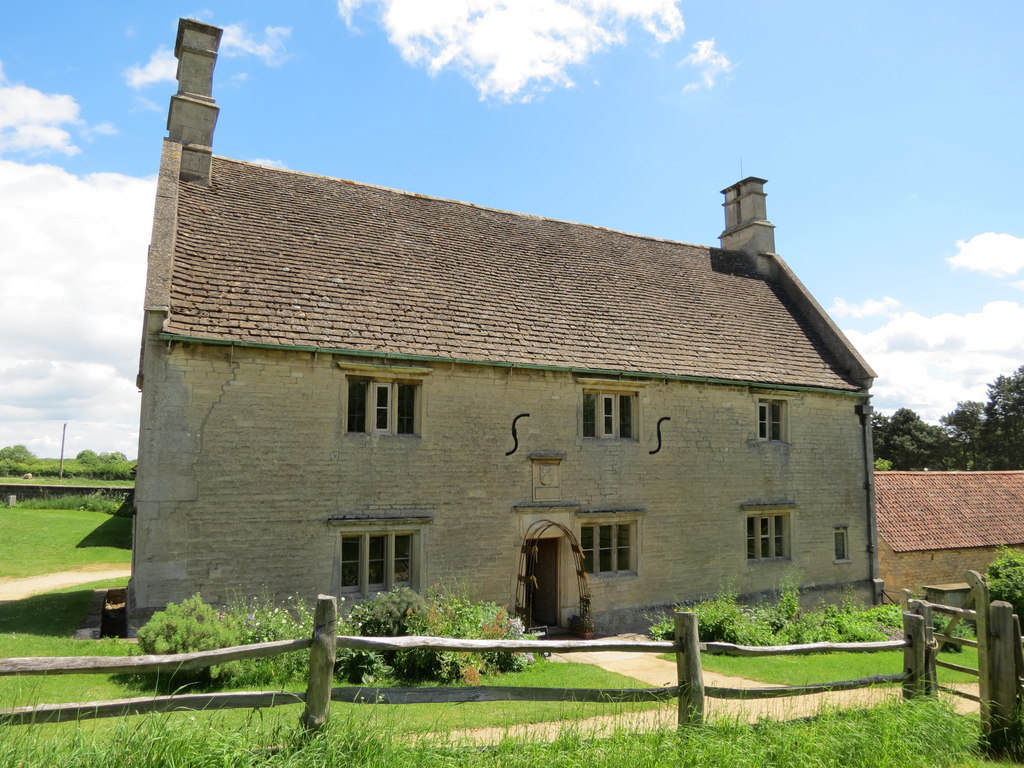 The front of Woolsthorpe Manor © Martin Dawes Geograph Britain and