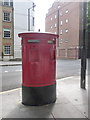 London: new postbox on Rosebery Avenue