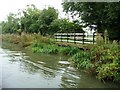 SU0463 : Towpath footbridge, Kennet & Avon canal by Christine Johnstone