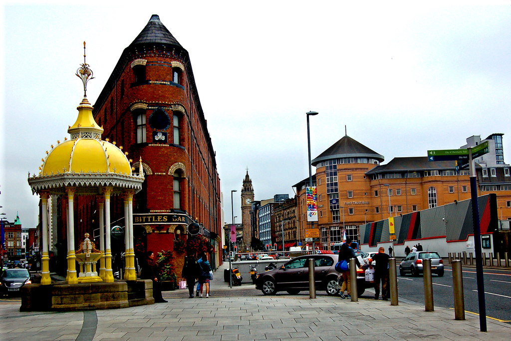 belfast-city-centre-ornate-entrance-to-joseph-mischyshyn