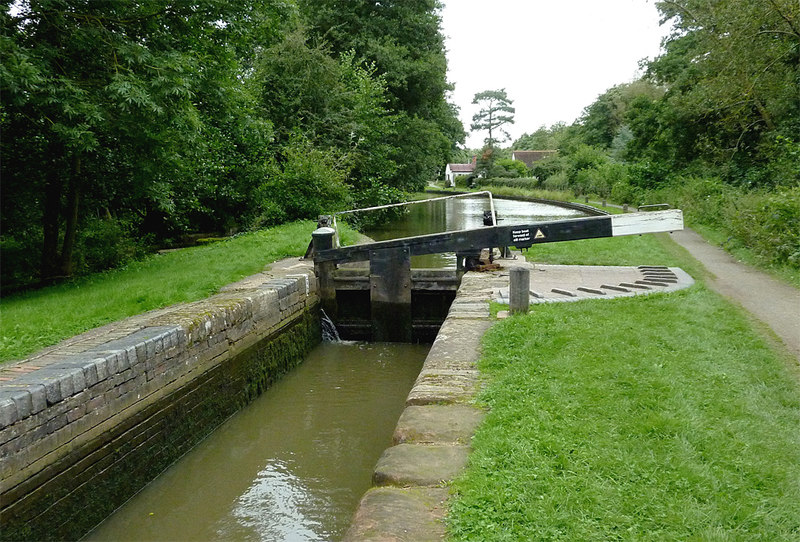 Lock No 26 south of Kingswood,... © Roger D Kidd :: Geograph Britain ...