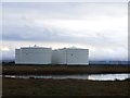 TQ8575 : Storage tanks, Isle of Grain Oil Refinery by Chris Whippet